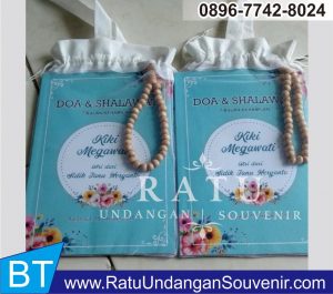 souvenir buku 4 dan 7 bulanan di Padang